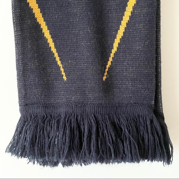 Real Madrid Official Scarf - Picture 3 of 5